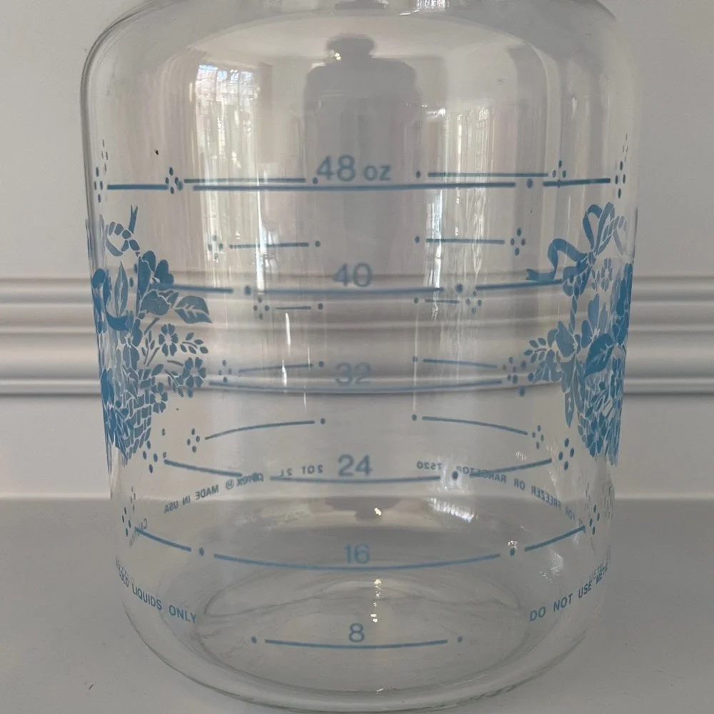 Pyrex Vintage Glass Pitcher with Cornflower Blue Pattern - Picture 7 of 9